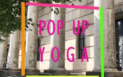 Pop-Up Yoga auf der Terrasse des Haus der Kunst